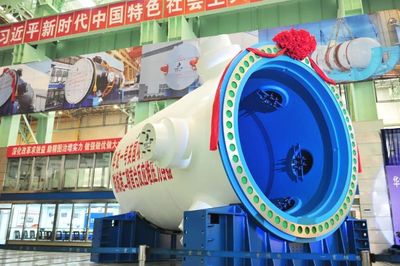 中国一重承制华龙一号英国项目参考电站防城港二期首台反应堆压力容器完工
